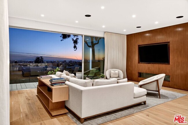 Building Photo - 9894 Beverly Grove Dr