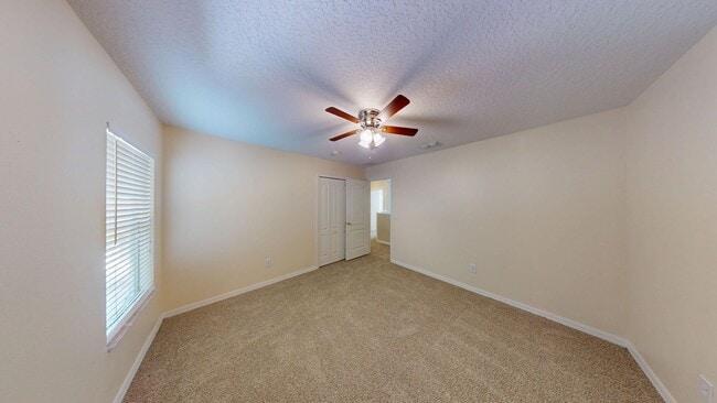 Building Photo - FABULOUS 4/2.5 HOME IN GATED CALABRIA COVE...