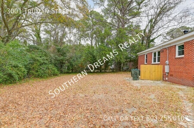 Building Photo - 3001 Truman St