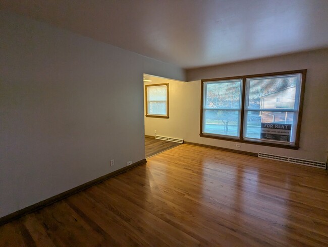 Building Photo - Apply Today! Beautiful West Morgan Ave 2 B...