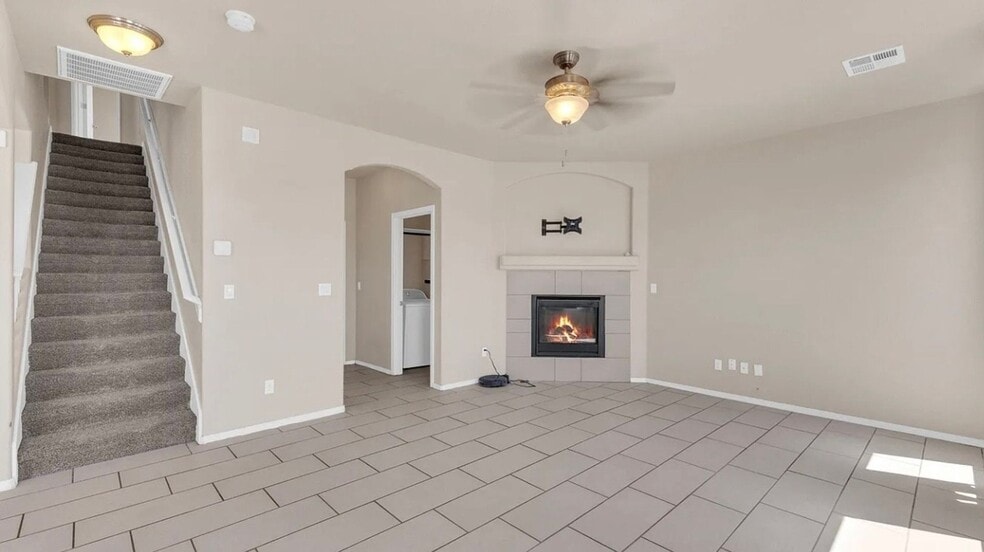 Building Photo - 3800 Loma Caldera