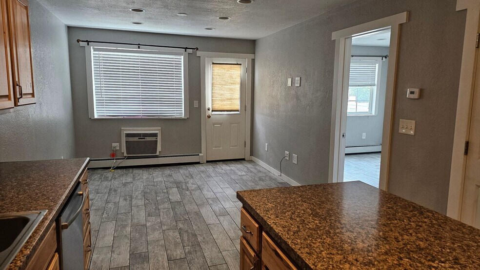 Building Photo - 1064 Chambers Ct