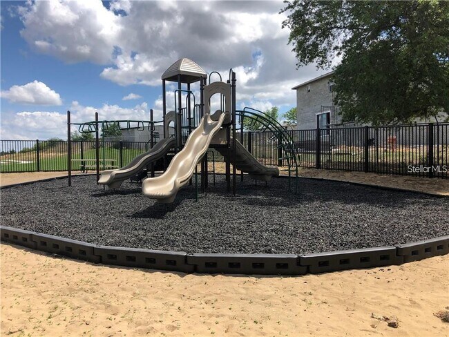 Building Photo - 338 Madison Dr