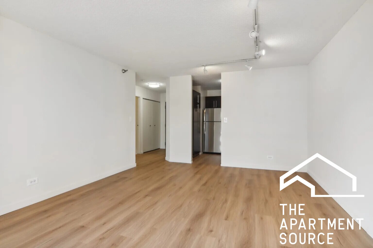 Building Photo - 1000 N La Salle Dr