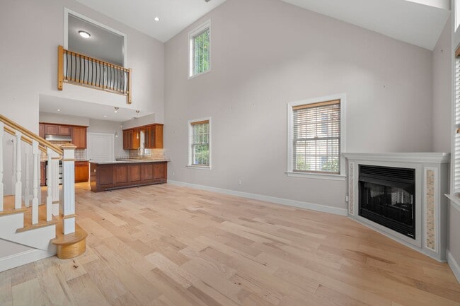 Building Photo - Spacious, Beautiful East Asheville Home