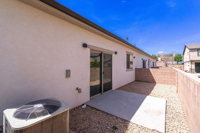 Building Photo - 548 N 550 W
