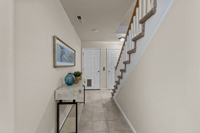 Building Photo - Welcome to this stunning 3-bedroom, 3.5-bath tri-level condo!