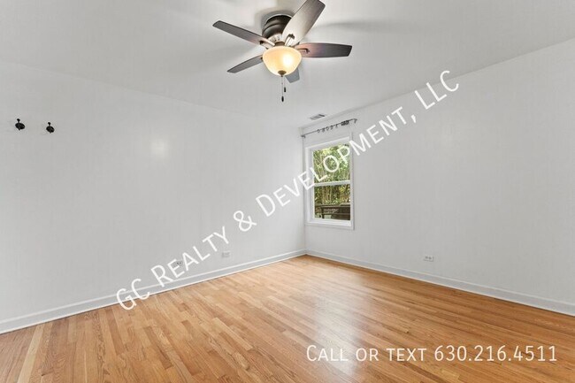 Building Photo - 6429 N Damen Ave