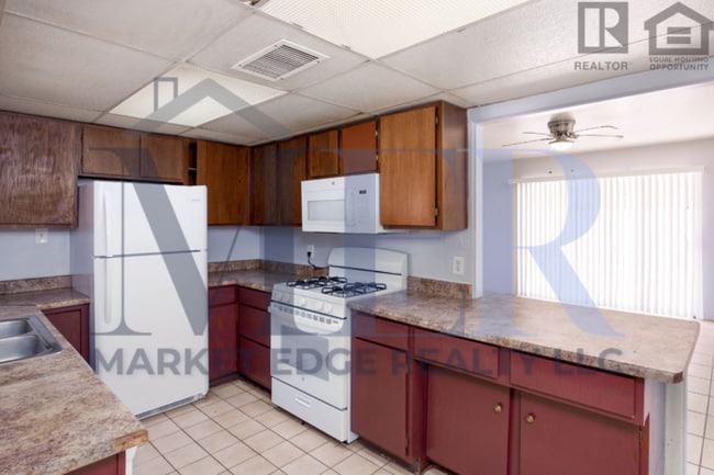 Building Photo - 3Bed/2Bath House at 19th Ave/Camelback! Move-In Ready on 06/11/2026! -- NO HOA! CORNER LOT!