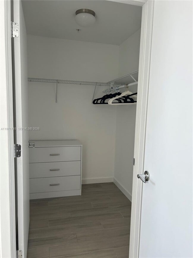 Building Photo - 999 SW 1st Ave