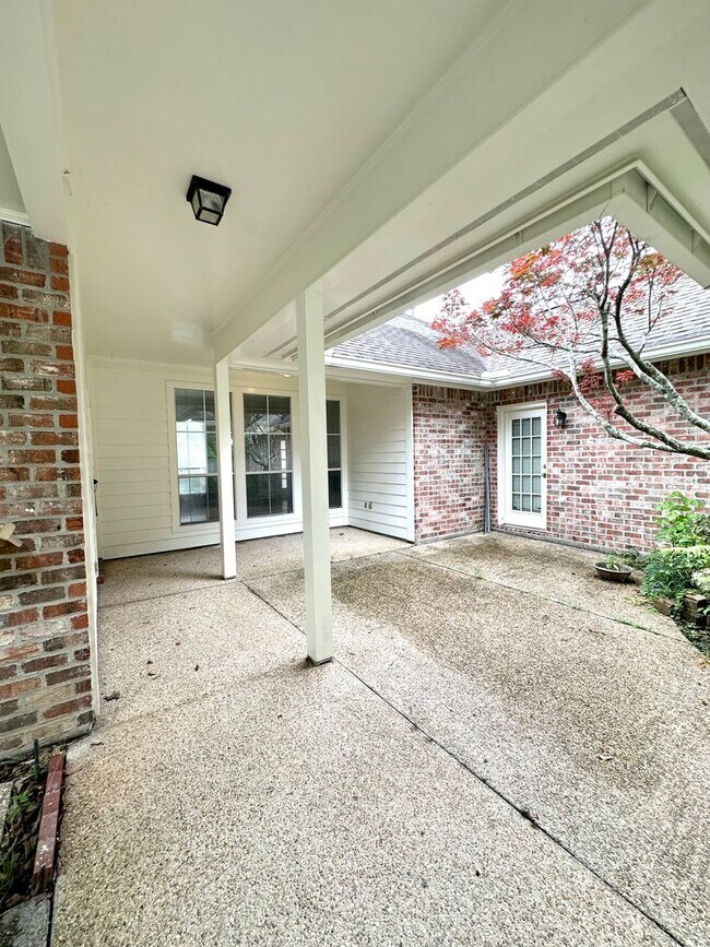 Building Photo - 11821 Thornberry Ln