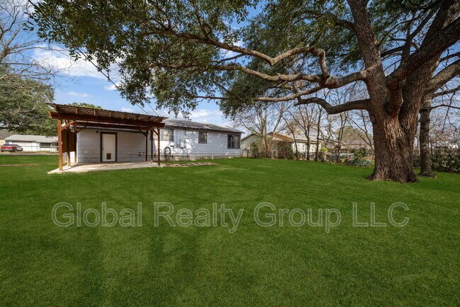 Building Photo - 408 Aviation Ave