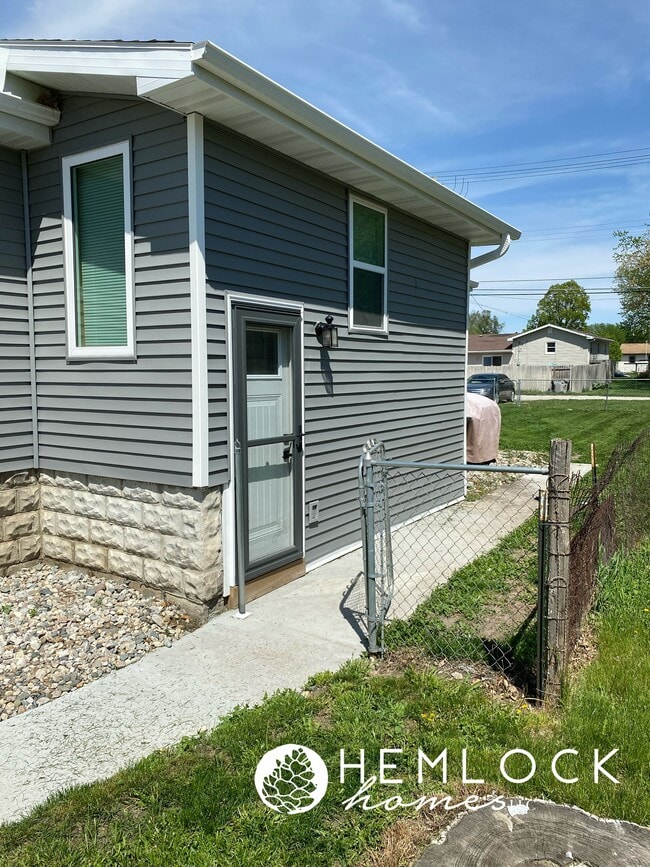 Building Photo - 601 S 1st St