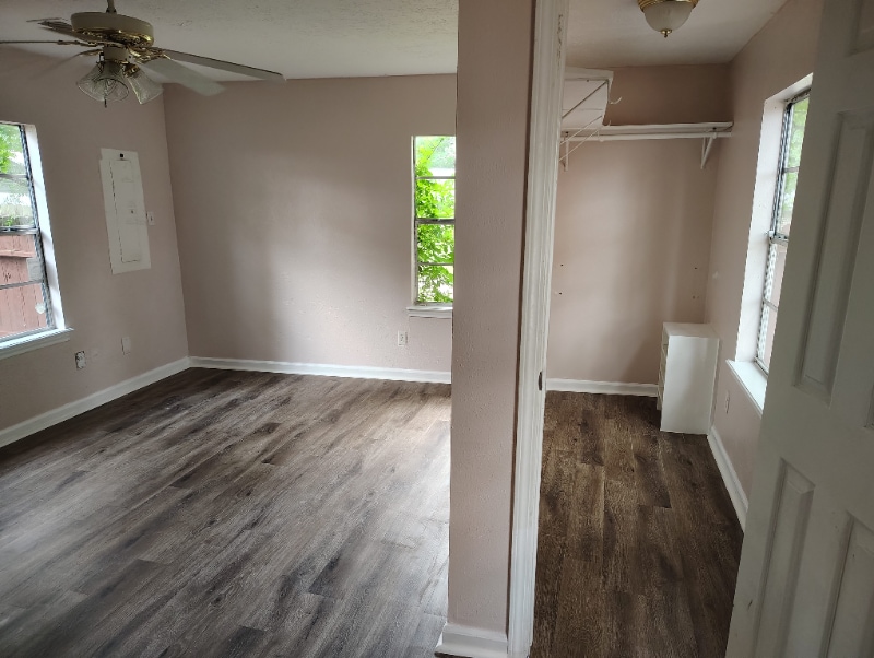 Building Photo - 804 Lazy Ln
