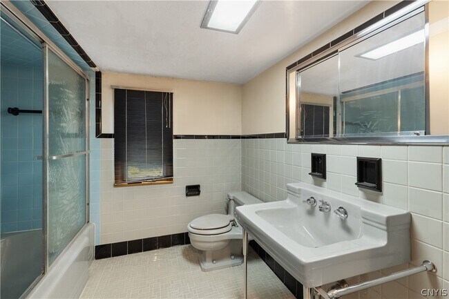 Building Photo - 444 Buckingham Ave