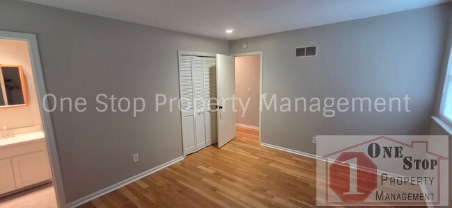Building Photo - Charming 3 Bedroom, 2 Bathroom, 2 Car Garage Home in Parkville