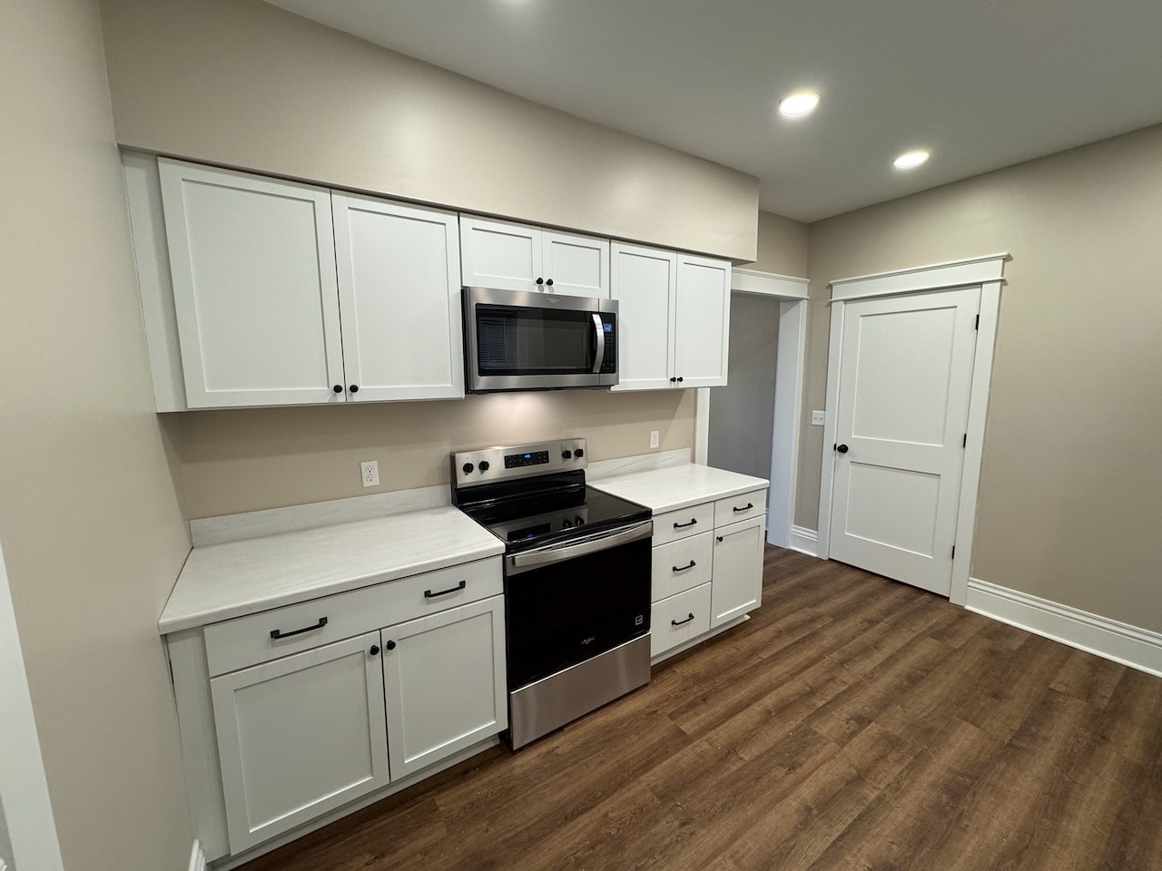 Building Photo - 1026 W 7th St