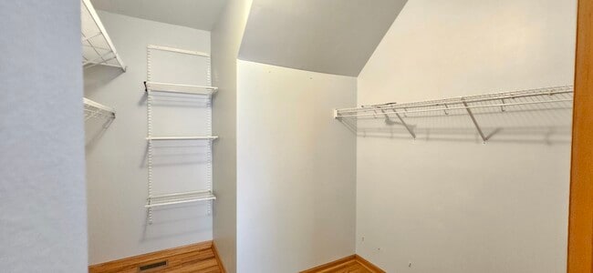 Building Photo - 1036 Woodview Ct