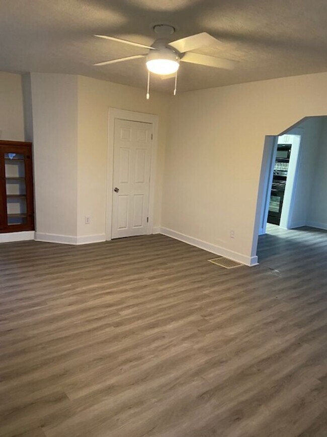 Building Photo - 3 Bedroom, 2 Bath w/Full Finished Basement and Lots of Charm