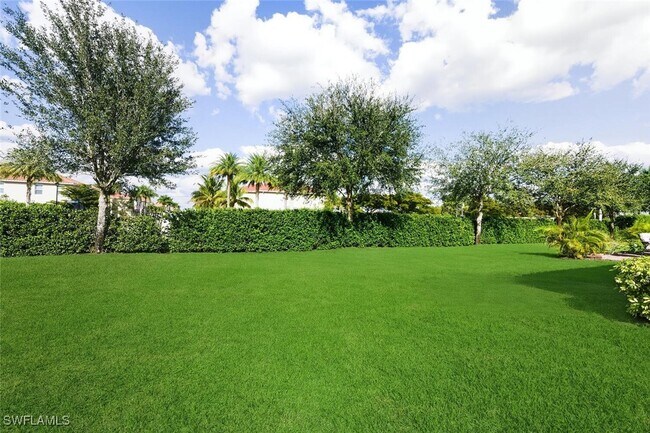 Building Photo - 2080 Wellington St