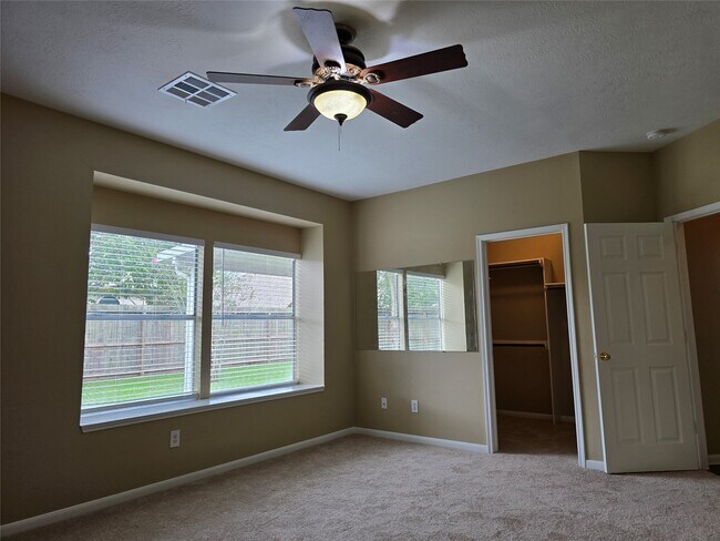 Building Photo - 1820 Branch Hill Dr