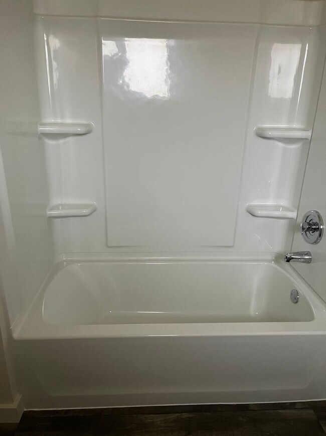 Building Photo - w7265e