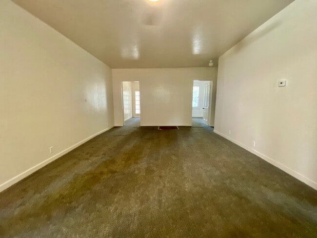 Building Photo - 414 S Pine St