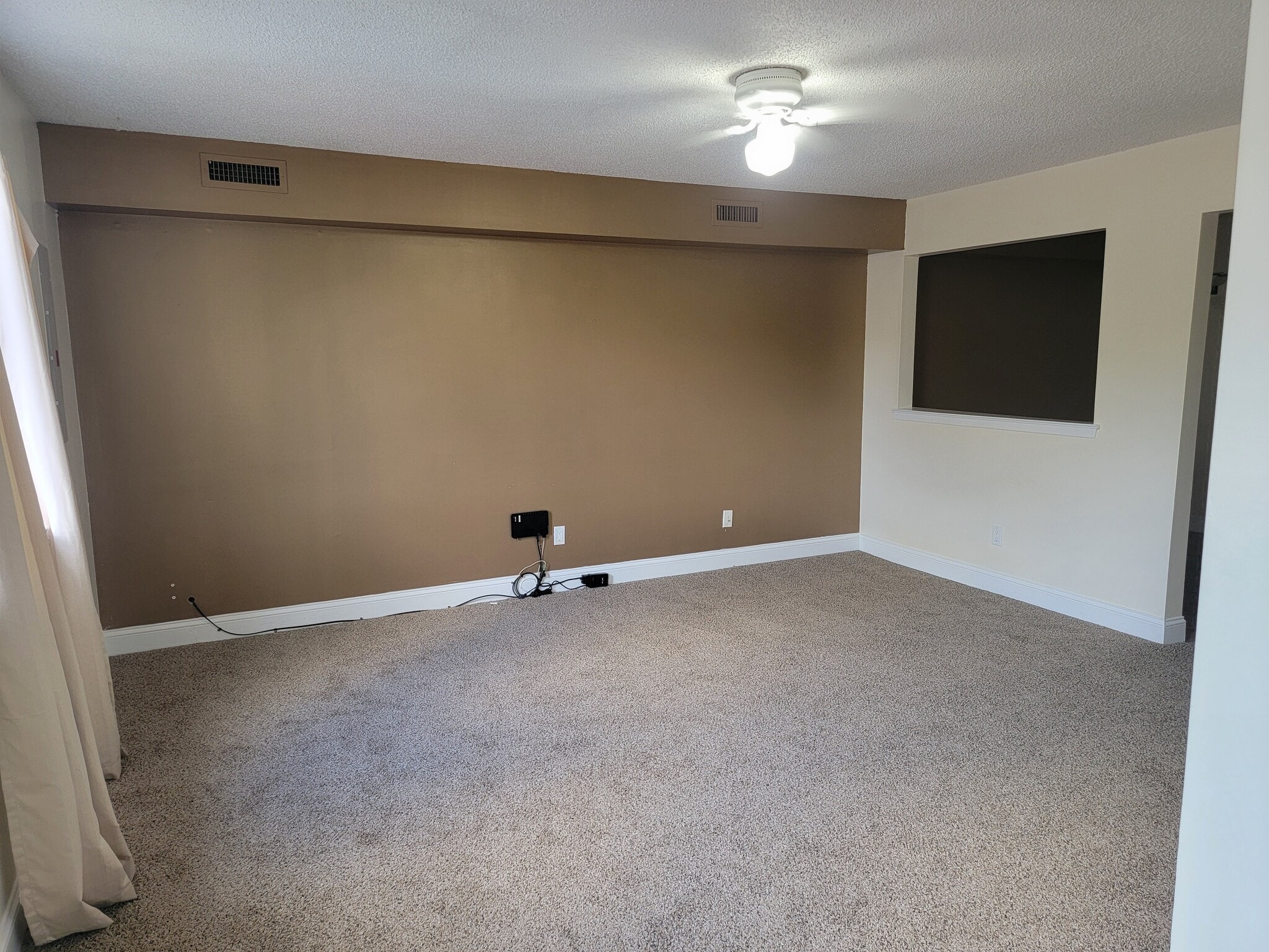 Building Photo - 2047 Jason Dr