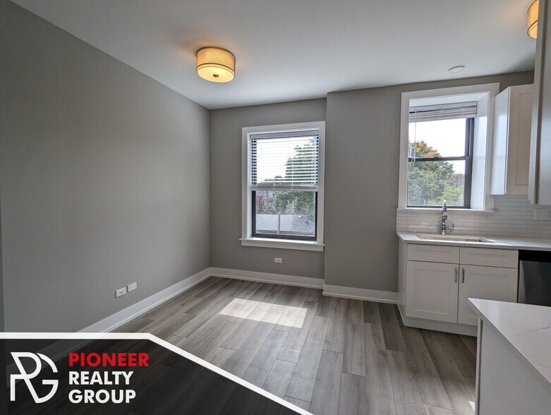 Building Photo - 3943 N Janssen Ave