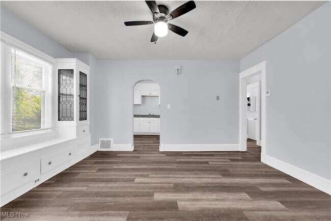 Building Photo - 3209 W 92nd St