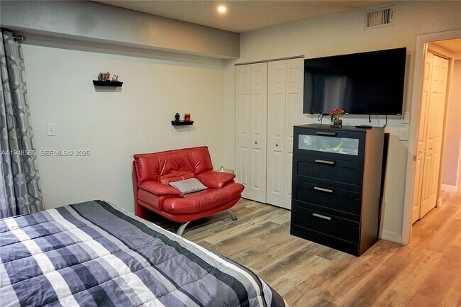 Building Photo - 7610 Westwood Dr