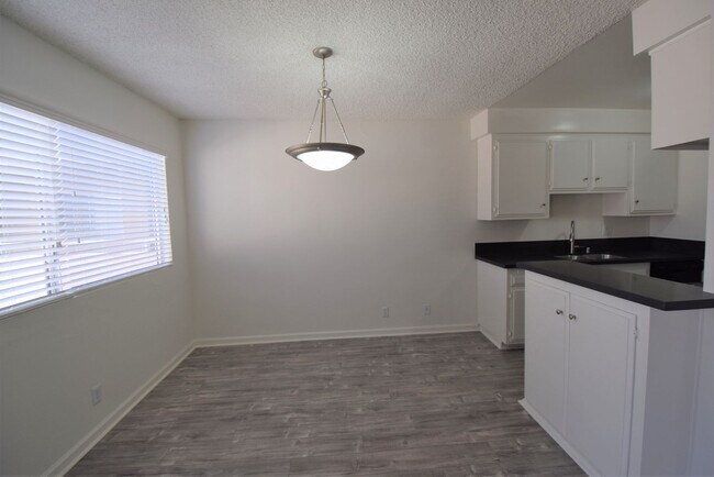 Building Photo - 5036