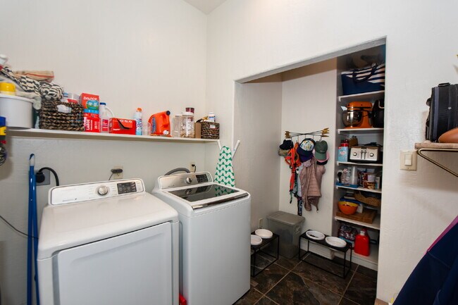 Building Photo - Spacious 3-Bedroom Oasis with Pool in Yuma...