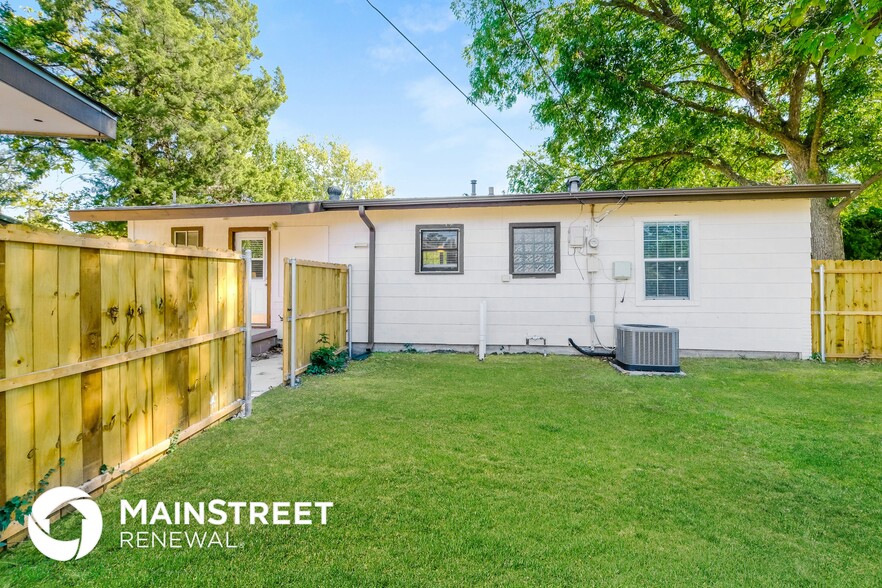 Building Photo - 2937 Larry Dr