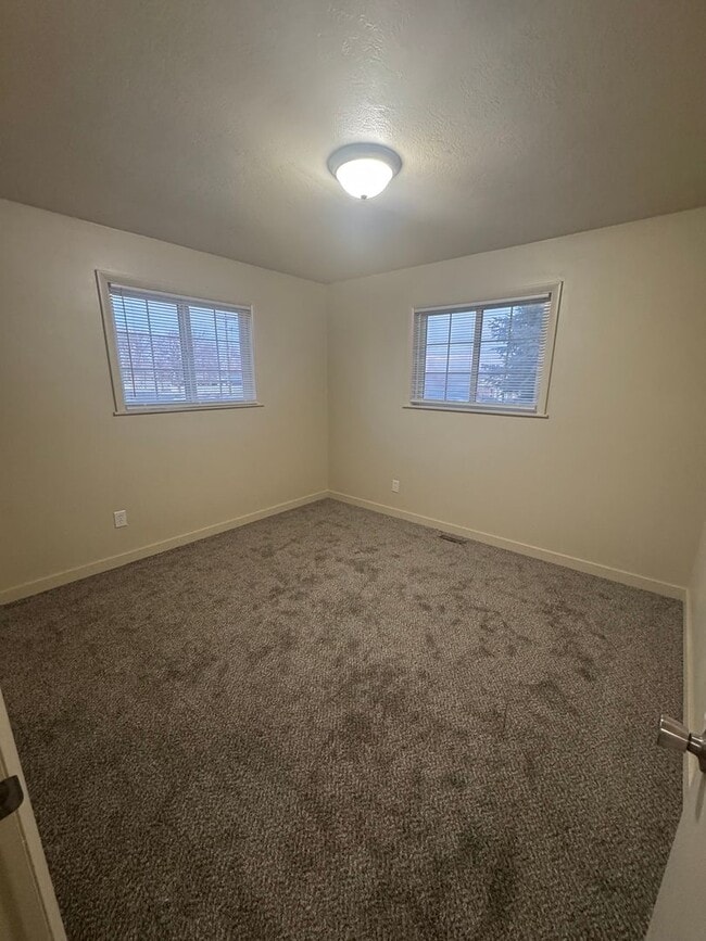 Building Photo - 3 bedroom, 2 bath Single Family Home, Vernal