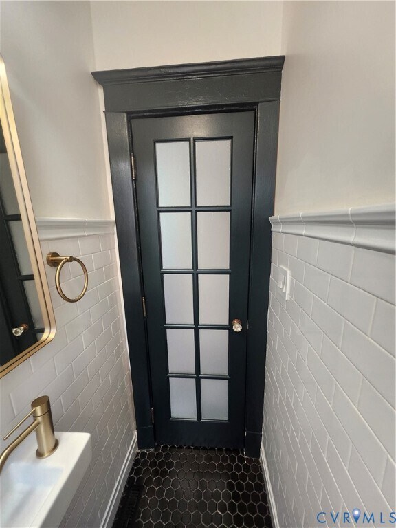 Building Photo - 4810 Grove Ave