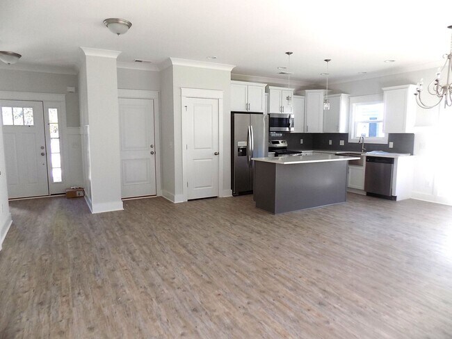 Building Photo - 16 Circlewood Dr