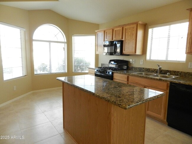 Building Photo - 13191 W Alvarado Cir