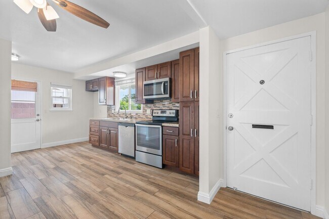 Building Photo - 17551 Misty Ln