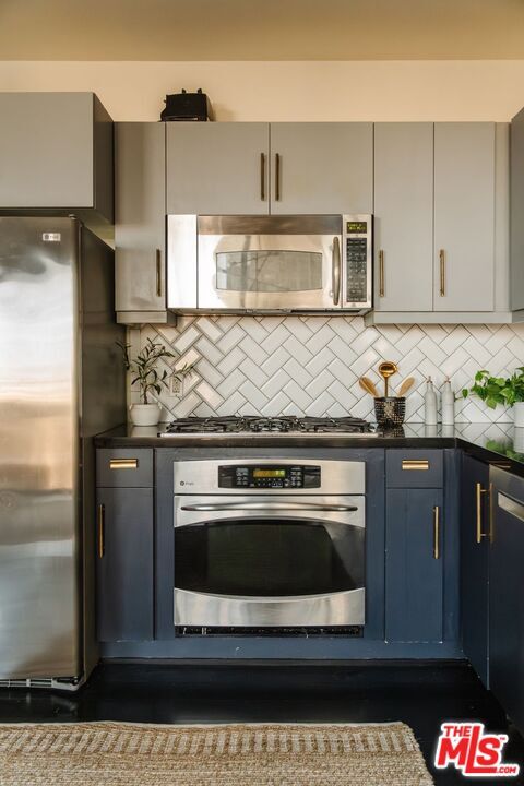 Building Photo - 655 S Hope St