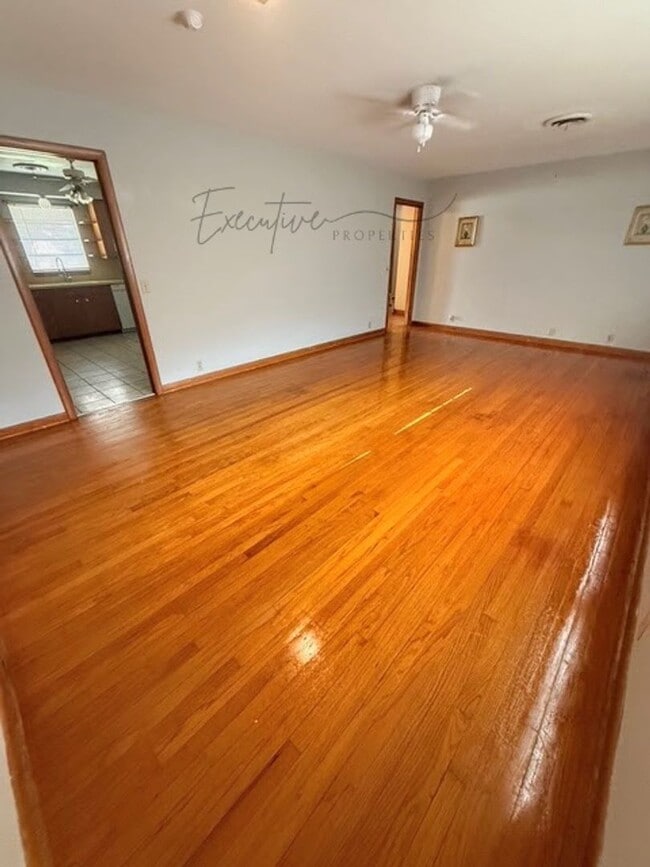 Building Photo - 4-Bedroom Family Home in a Quiet Sulphur N...