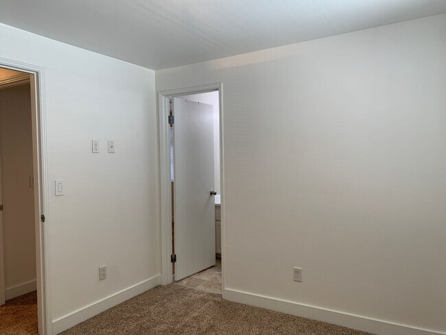 Building Photo - 3Bd/2.5Ba Kirkland Townhome