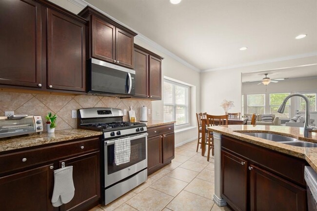 Building Photo - 10012 Epic Knoll Dr