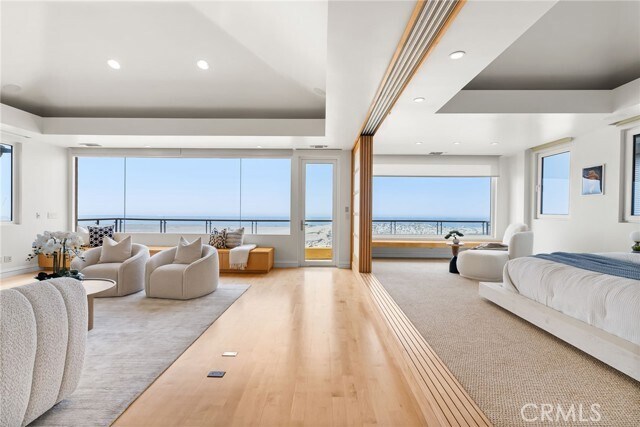 Building Photo - 1554 E Oceanfront