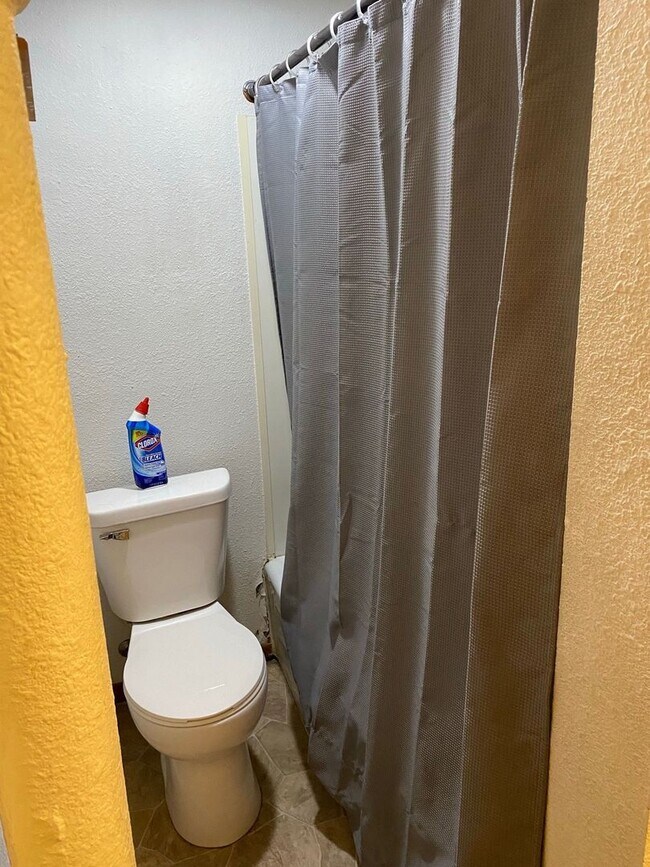 Building Photo - 524 S 3rd Ave