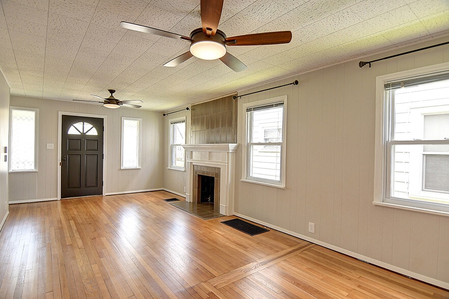Building Photo - 523 Watervliet Ave