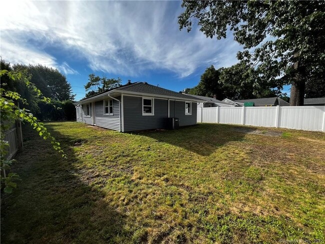 Building Photo - 245 Pershing Ave