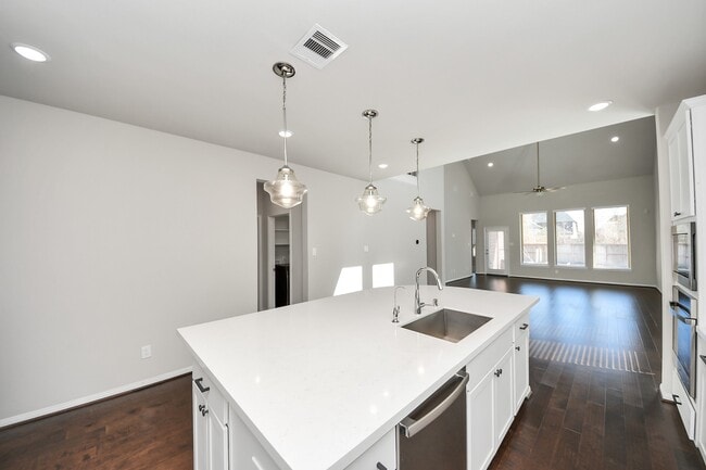 Building Photo - 1930 Waters Branch Dr