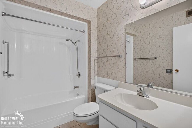 Building Photo - Spacious 2Bdm 2Ba Sun City Home with Vaulted Ceilings, Private Covered Patio & Garage! 55+ Community
