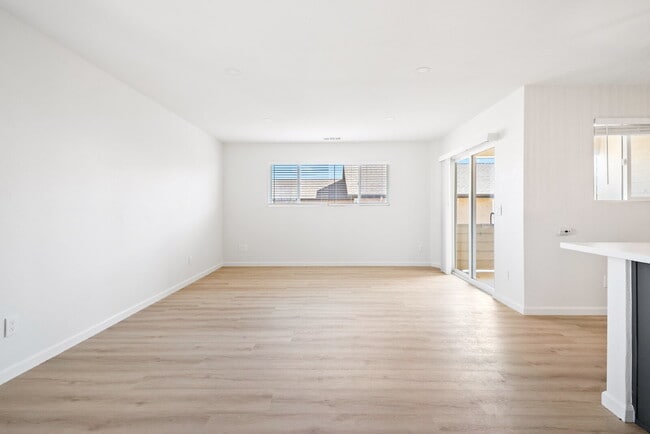 Building Photo - AVAILABLE SEPTEMBER - Coastal-Convenient 2 Bed Retreat with Private Balcony